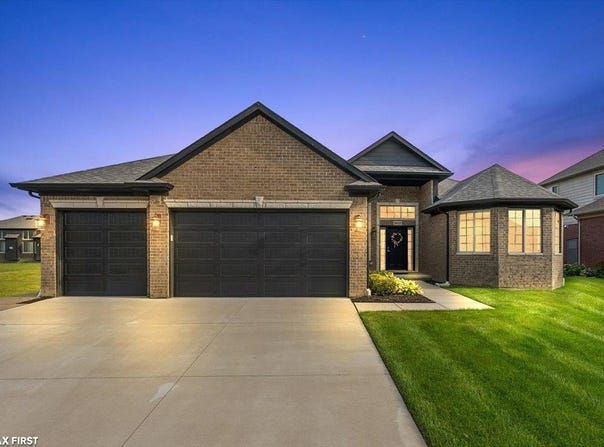 19117 BRIGHTON Drive, Macomb, MI 48042