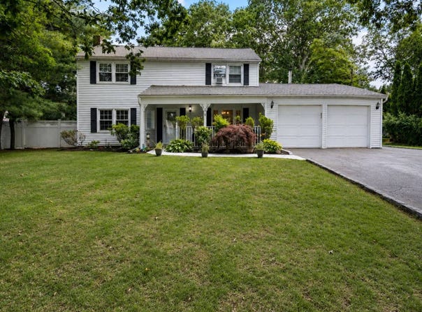 20 Spaulding Ln, Stony Brook, NY 11790