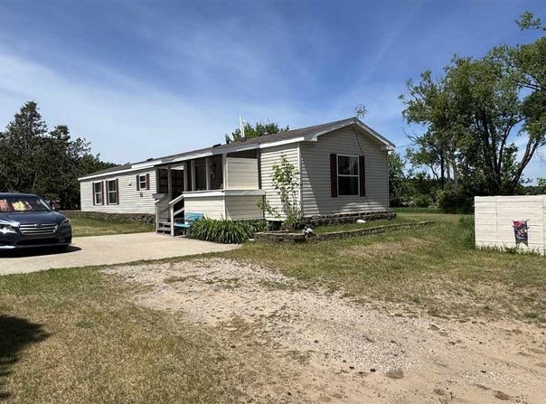 6417 High, Brutus, MI 49716