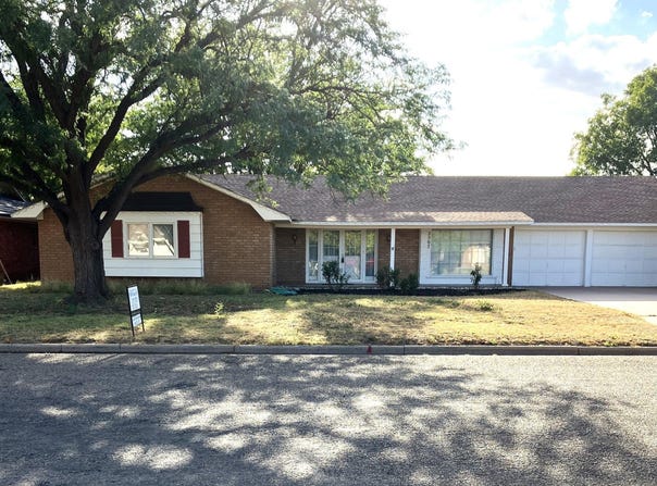 2507 Holliday Street, Plainview, TX 79072