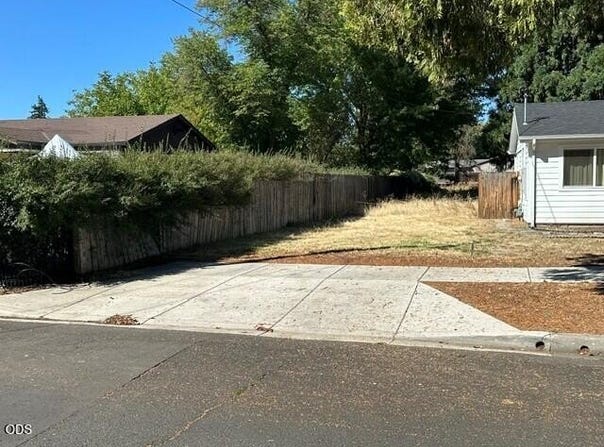 Elliott Avenue, Medford, OR 97501