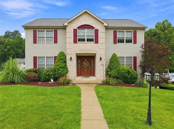212 Apple Hill Dr, Delmont, PA 15626