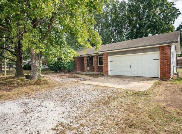 214 S Farmer Road, Willard, MO 65781