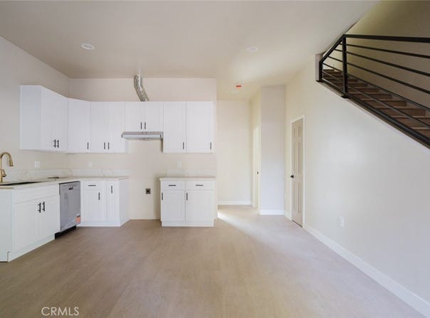 7350 Cozycroft Avenue, Winnetka, CA 91306