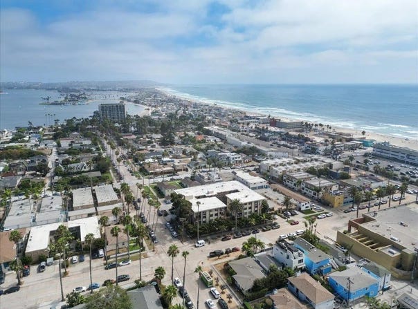 881 Thomas, San Diego, CA 92109