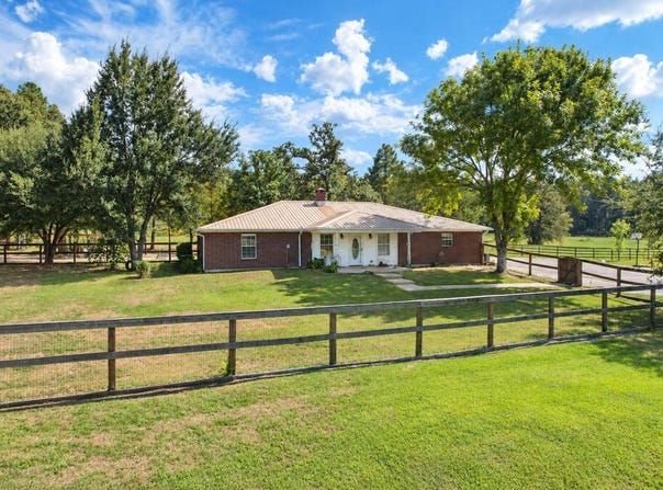 1006 Campus Drive, Zavalla, TX 75980