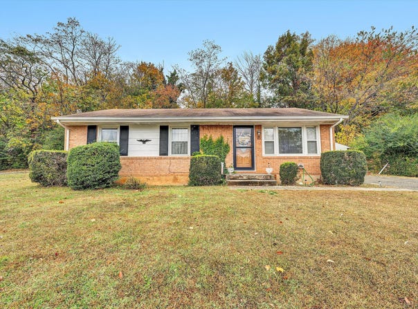 762 Kenyon Rd, Vinton, VA 24179