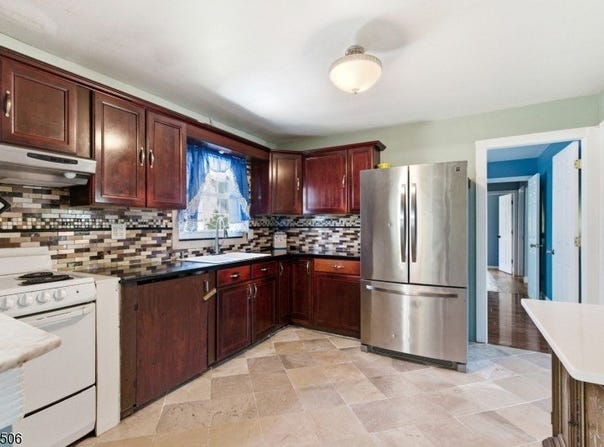 32 Valley View Dr, Mine Hill Twp., NJ 07803-3022