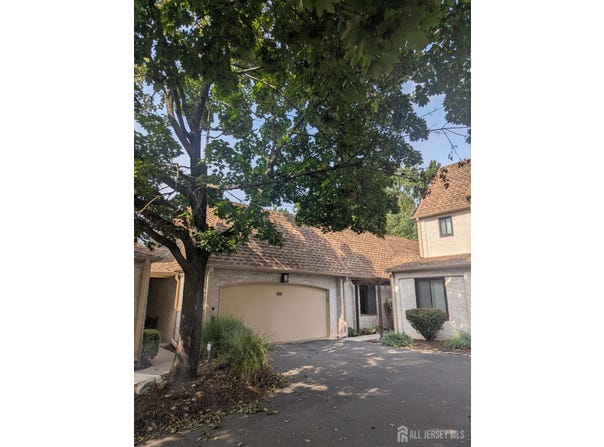 120 Park Gate Drive, Edison, NJ 08820