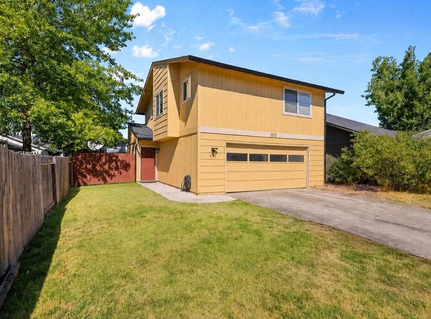 412 Lorraine Avenue, Eagle Point, OR 97524