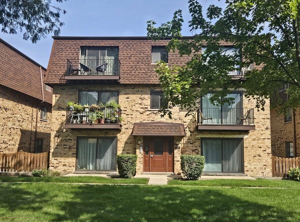 9709 Bianco Terrace, Des Plaines, IL 60016
