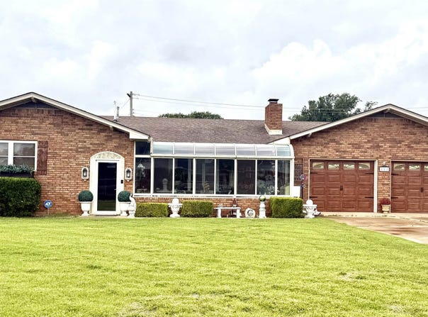 821 S Laird, Mooreland, OK 73852