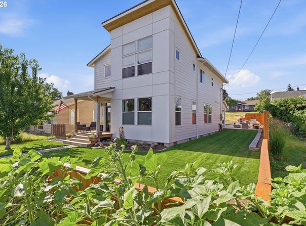 1224 E 8TH St, TheDalles, OR 97058