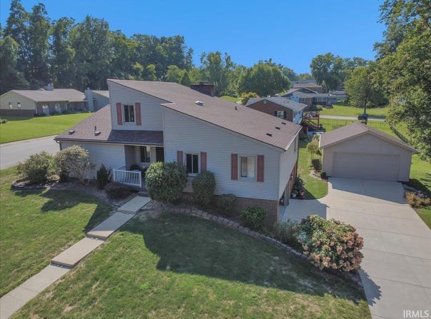 5477 E Timberwood Drive, Newburgh, IN 47630