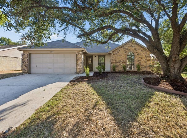 7208 Meadowbrook Drive, Watauga, TX 76148