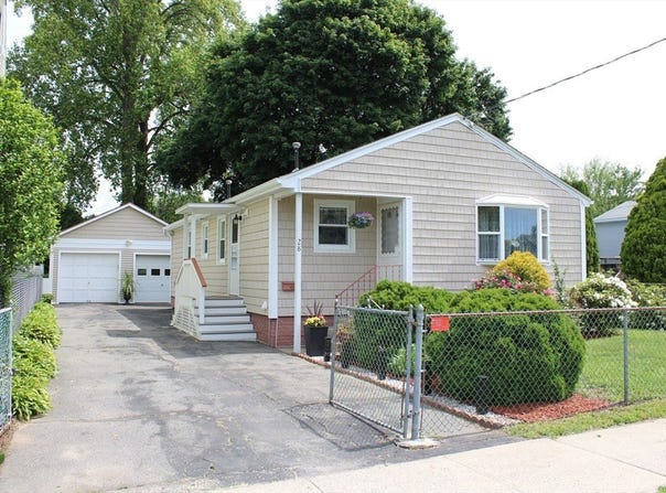 28 State St, Chicopee, MA 01013