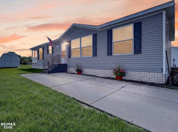 1197 Tanglewood Lane, Burton, MI 48529