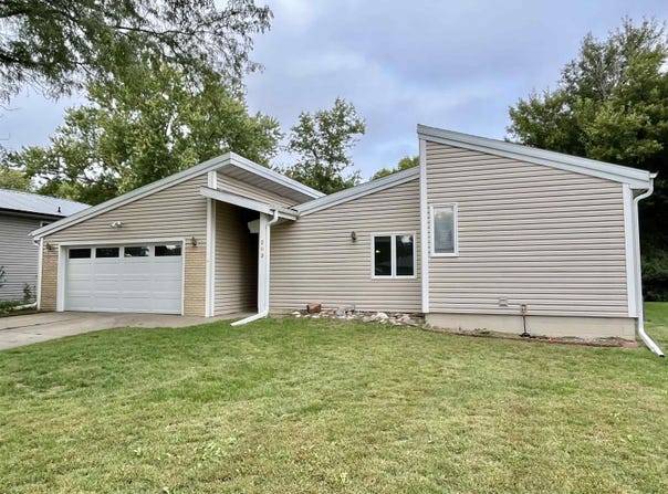203 Willow Ct., Elk Point, SD 57025