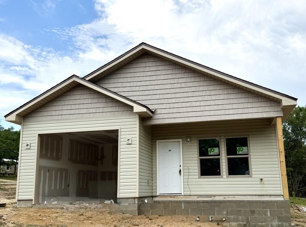 286 Larkspur E Avenue, DeFuniak Springs, FL 32433