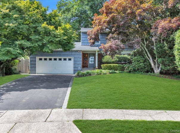 14 Spencer Way, Kings Park, NY 11754