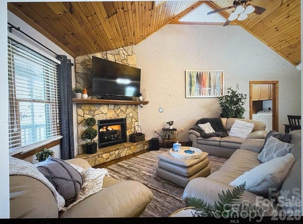 43 Evan Tyler Lane, Horse Shoe, NC 28742