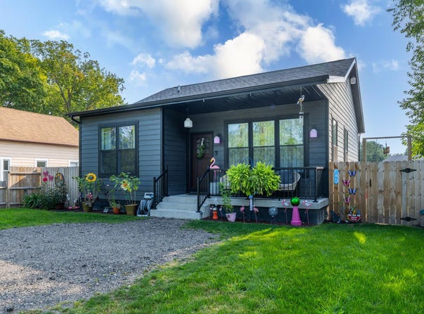 4617 N Coloma Road, Coloma, MI 49038