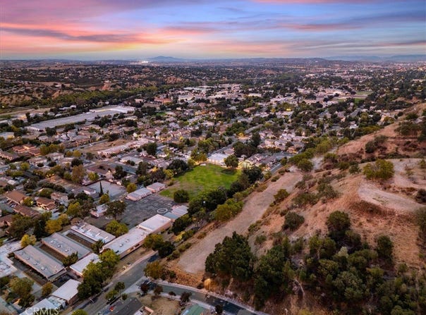 Vine, Paso Robles, CA 93446