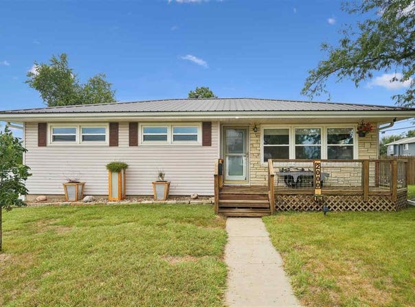 2000 Lauren Dr SW, CedarRapids, IA 52404