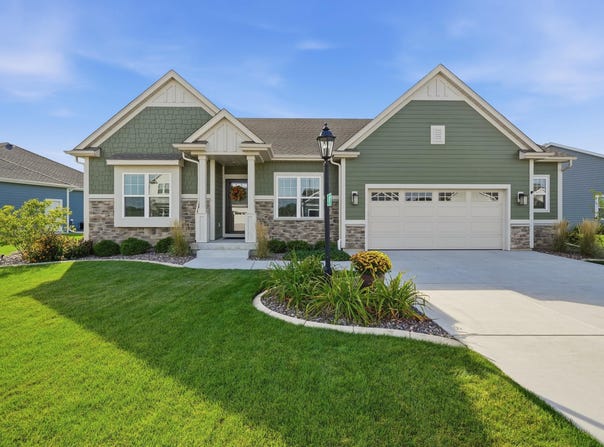 2935 Yahara Dr, Summit, WI 53066