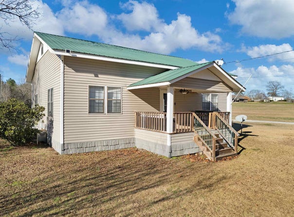 2575 COUNTY ROAD 490, VERBENA, AL 36091