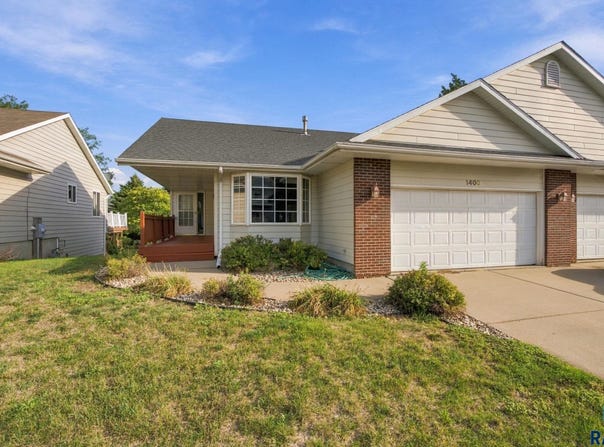 1400 E Northstar Ln, Sioux Falls, SD 57108