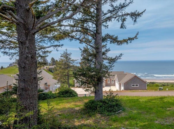 76 Megans View Point, Pacific City, OR 97135
