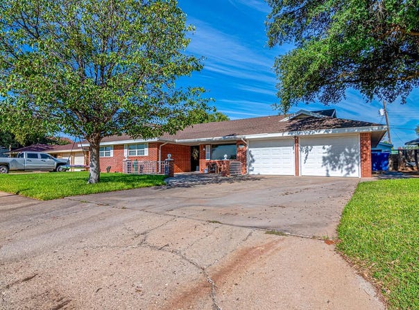 1123 Golf Course Rd, Andrews, TX 79714