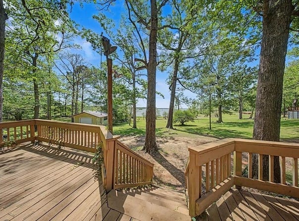 195 CR 4804 E, Broaddus, TX 75929