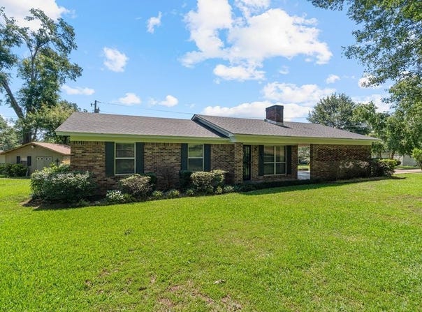 2072 Oakhurst Drive, GRENADA, MS 38901