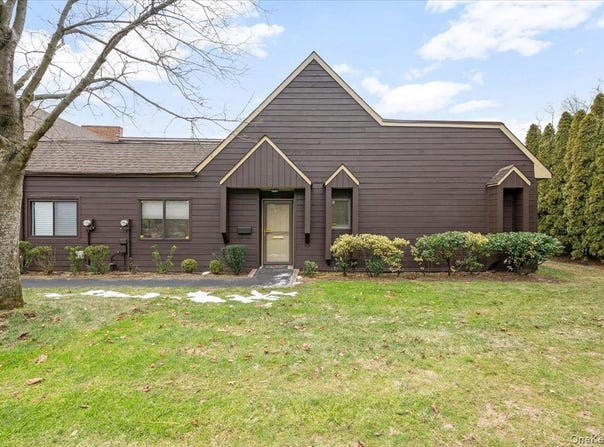 22 SO. Gate Circle, Massapequa Park, NY 11762