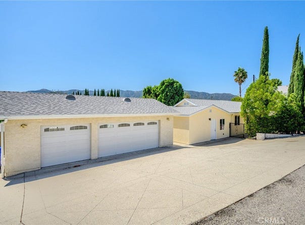2542 Foothill Boulevard, La Crescenta, CA 91214