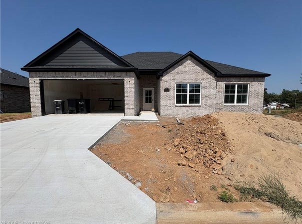1014 Hunter DR, Barling, AR 72923