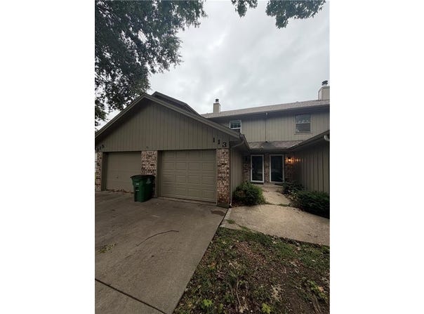 113 NE Greystone Drive, Lee's Summit, MO 64086