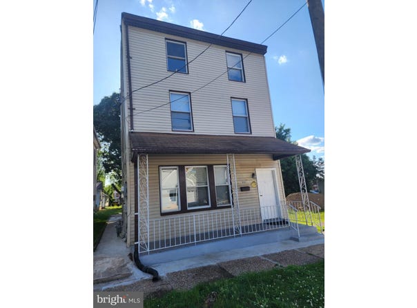 211 BROAD Street, BEVERLY, NJ 08010
