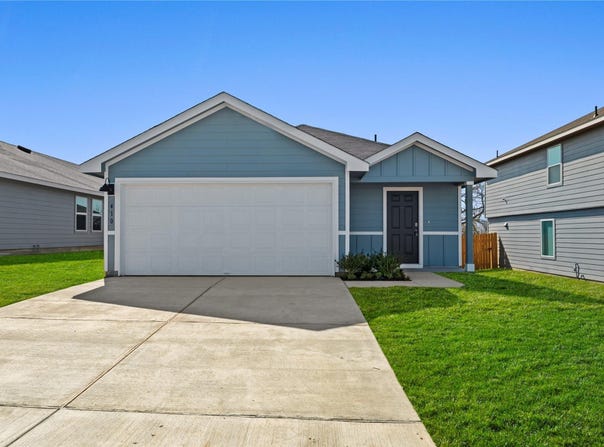 410 WILD GOOSE Dr, Luling, TX 78648