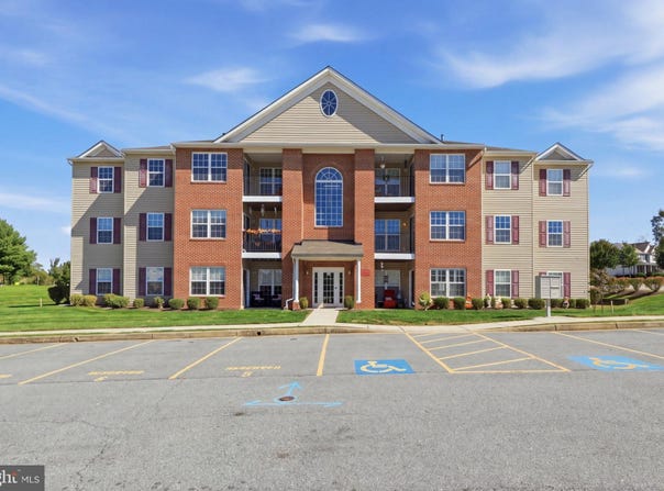 800 WEMBLEY Drive, HAMPSTEAD, MD 21074