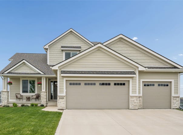 2105 Timberview Drive, Norwalk, IA 50211
