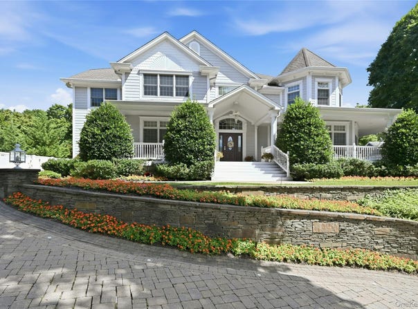 3 Crescent Drive, Northport, NY 11768