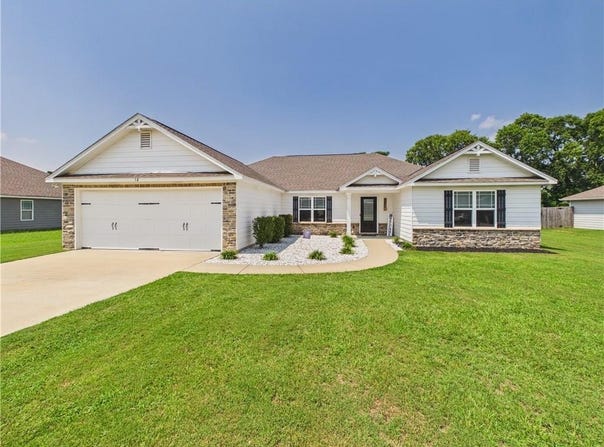 12 Silver Eagle Court, Fort Mitchell, AL 36856