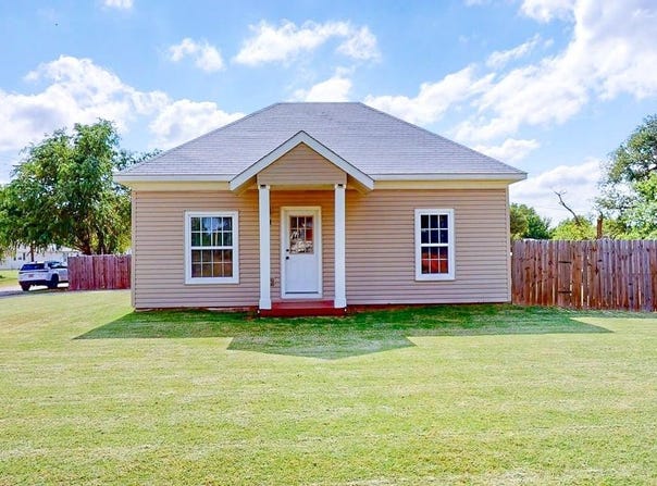 121 S Krouth, Mooreland, OK 73852