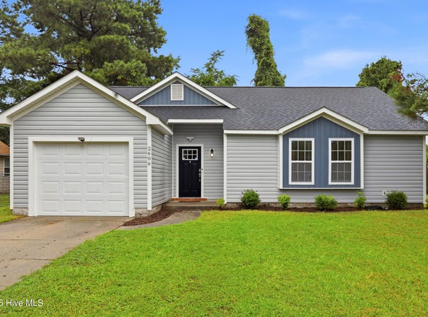 2606 Idlebrook Circle, Midway Park, NC 28544