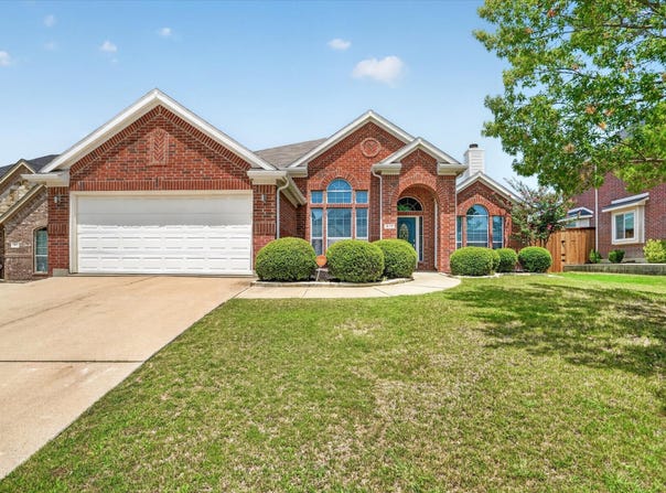 817 Peach Lane, Burleson, TX 76028