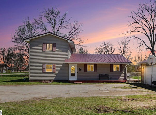 5206 E Monroe Road, Breckenridge, MI 48880