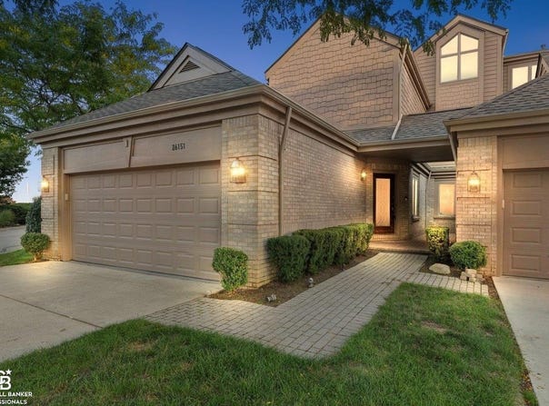 26151 harbour pointe dr N, Harrison Twp, MI 48045-3209